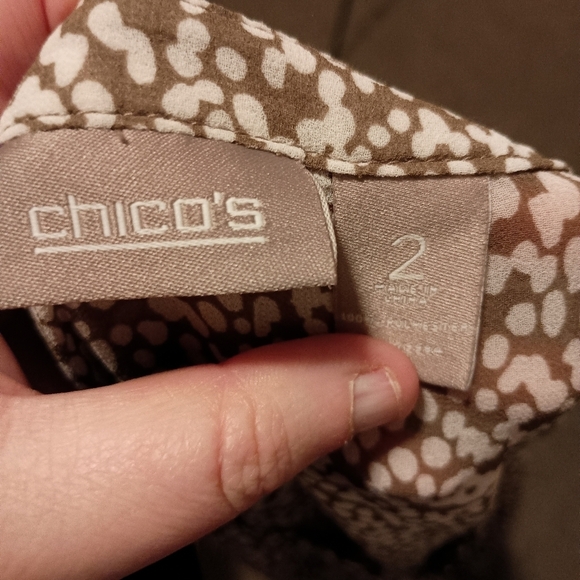 2/$30 CHICO'S Mobwife Lightweight Brown and White Patterned Blouse(#1,007) - Picture 2 of 9